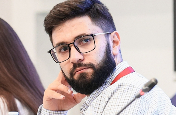 Если Араик Арутюнян не желает «сесть» перед входом в здание правительства РА, то он рискует сесть, но уже в бакинскую тюрьму